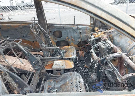 2004 Toyota Sienna Le z USA, uszkodzony, nr VIN 5TDBA23C24S026495